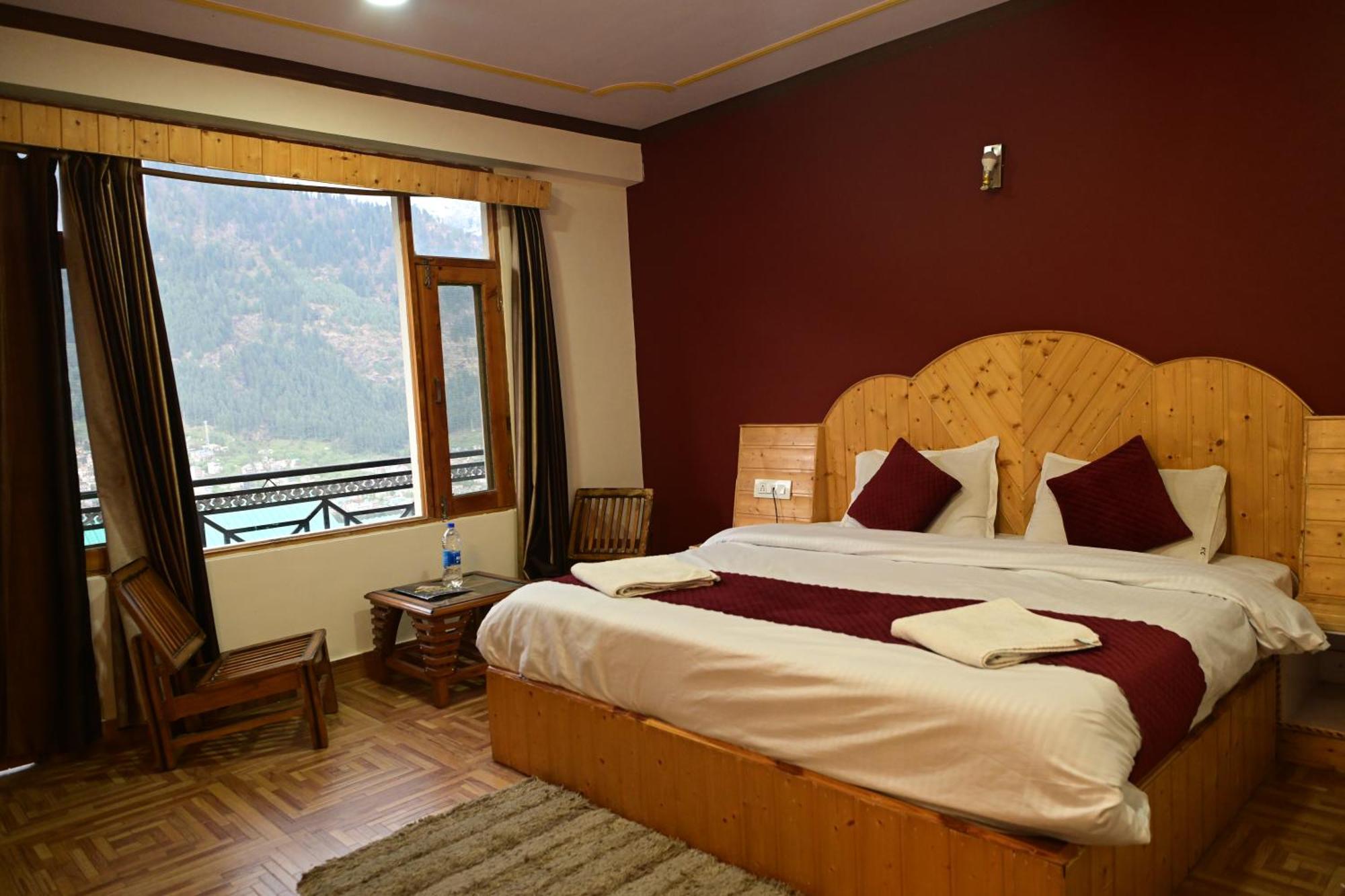 Krishana Cottage A Pure Veg !!!300 M From Hadimba Temple!!!Balcony Rooms!!!Veg Restaurant!!!Couple Friendly!!!Family Cottage!!! Manāli Exterior foto