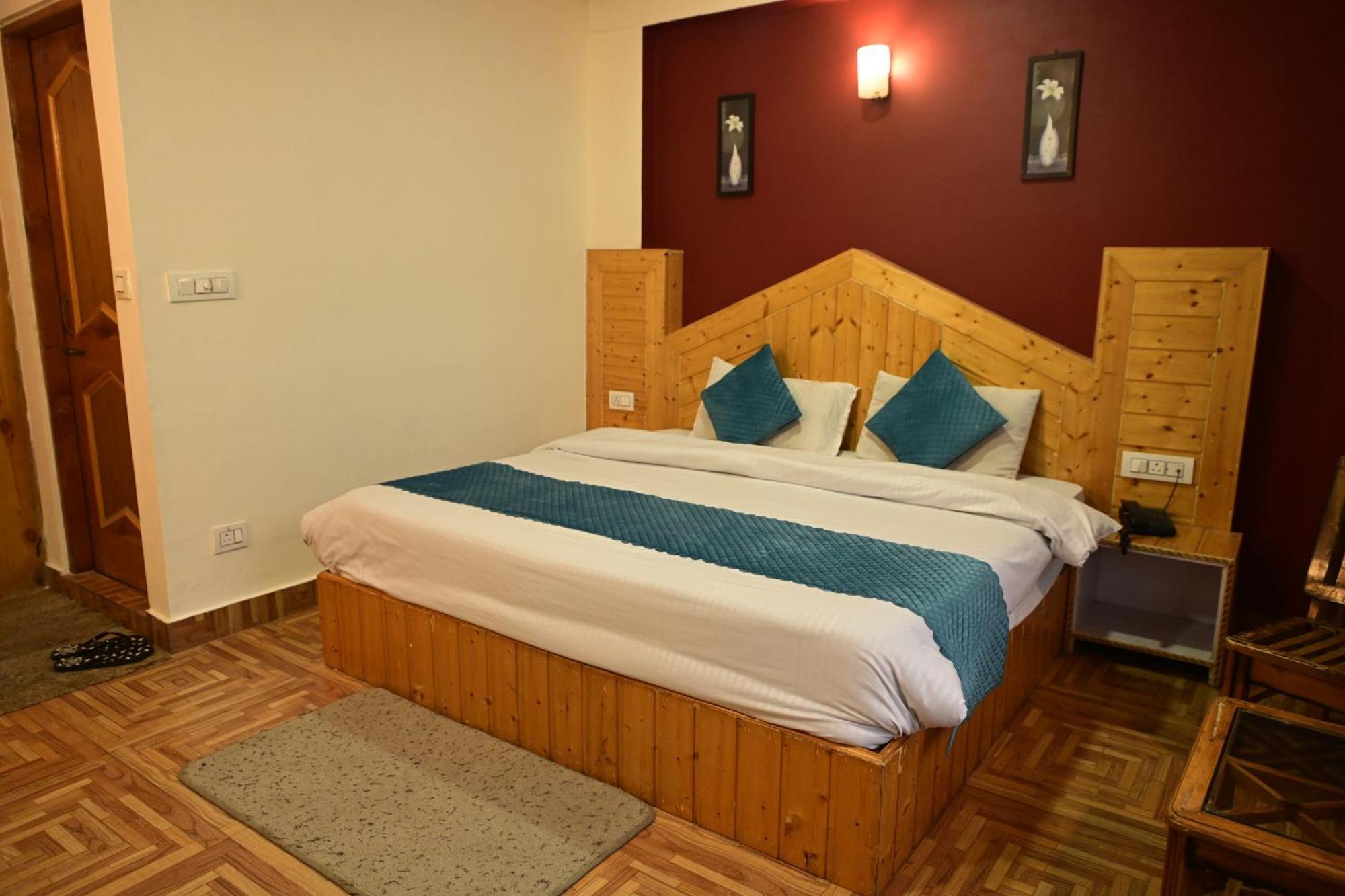 Krishana Cottage A Pure Veg !!!300 M From Hadimba Temple!!!Balcony Rooms!!!Veg Restaurant!!!Couple Friendly!!!Family Cottage!!! Manāli Exterior foto