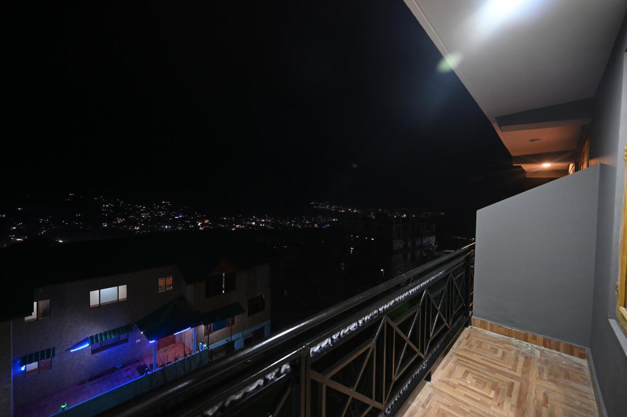 Krishana Cottage A Pure Veg !!!300 M From Hadimba Temple!!!Balcony Rooms!!!Veg Restaurant!!!Couple Friendly!!!Family Cottage!!! Manāli Exterior foto