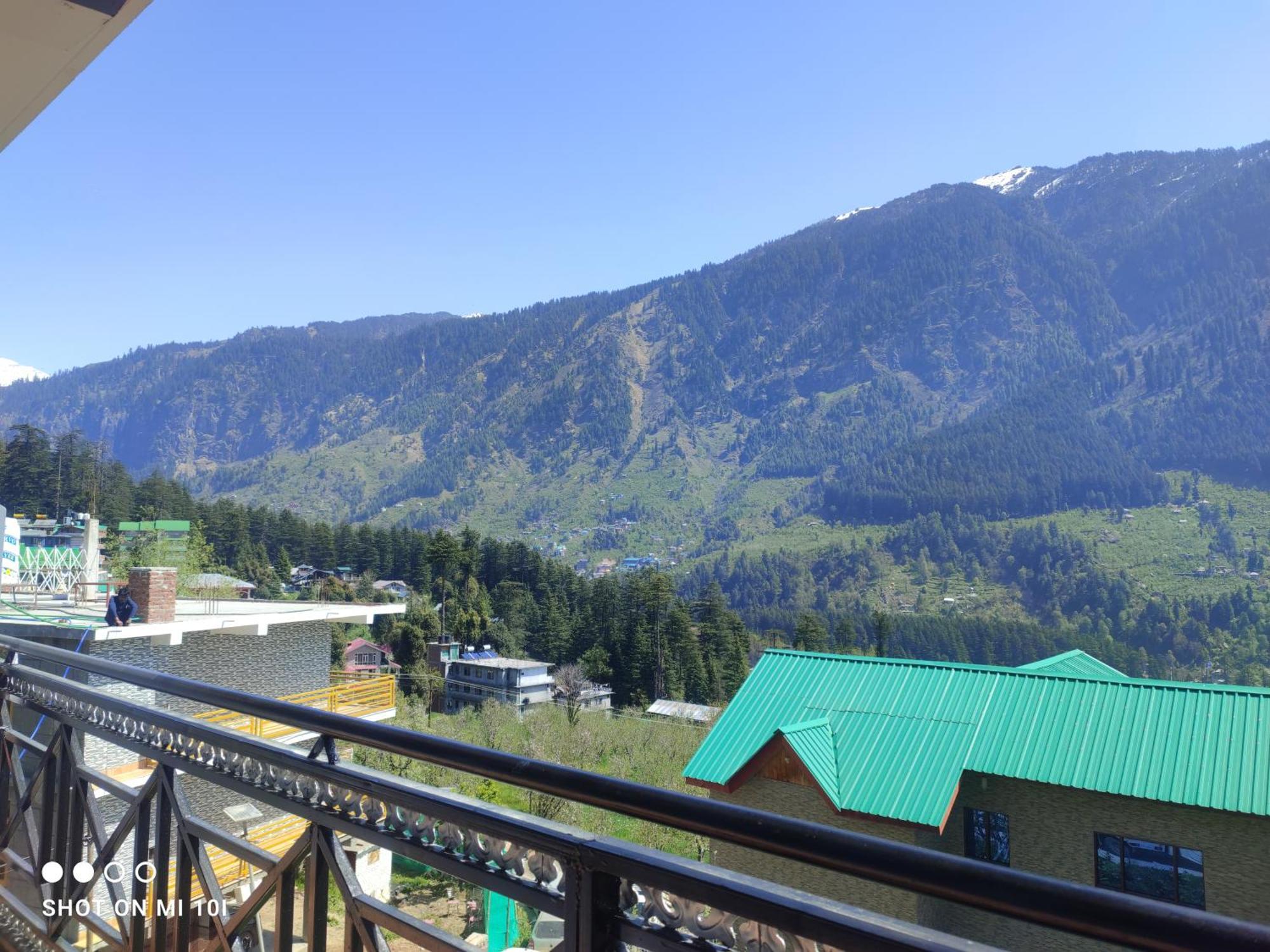 Krishana Cottage A Pure Veg !!!300 M From Hadimba Temple!!!Balcony Rooms!!!Veg Restaurant!!!Couple Friendly!!!Family Cottage!!! Manāli Exterior foto